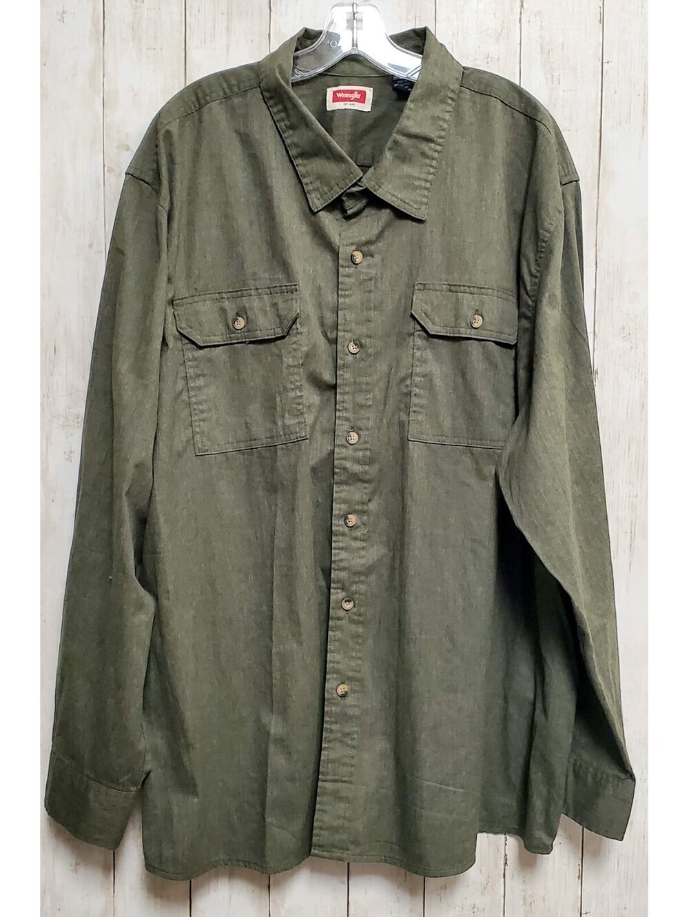 Wrangler Men's Long Sleeve Relaxed Fit Woven Utility Work Shirt Olive Green
